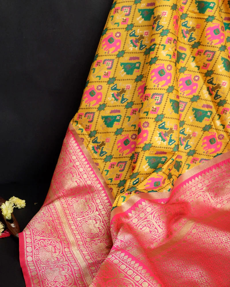 White Banarasi Silk Saree - PattuCheeralu